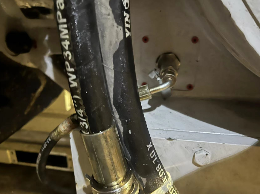 轉(zhuǎn)載機在線油液監(jiān)測系統(tǒng)取油口